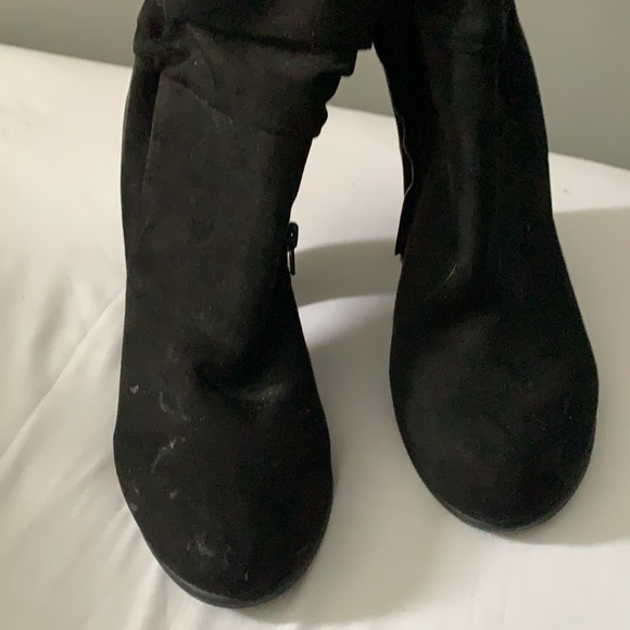 Black boots - Picture 2 of 3